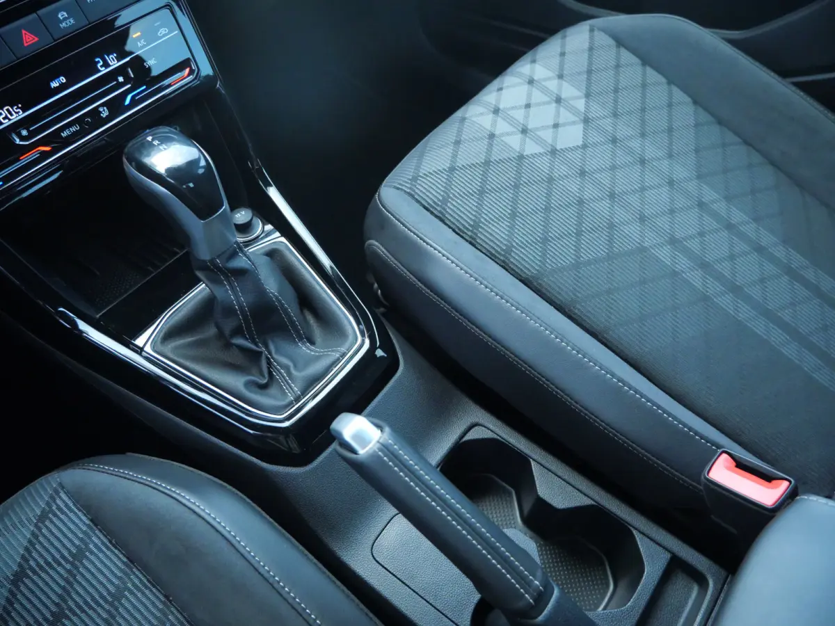 1.0 TSI R-Line Edition Automaat 18 Inch / Climate Control / Sportstoelen