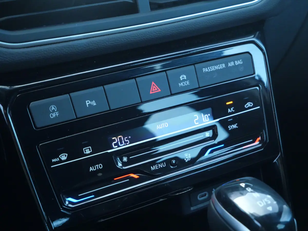 1.0 TSI R-Line Edition Automaat 18 Inch / Climate Control / Sportstoelen