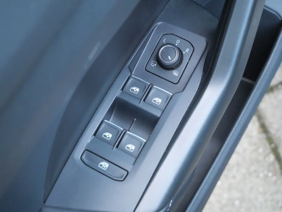 1.0 TSI R-Line Edition Automaat 18 Inch / Climate Control / Sportstoelen