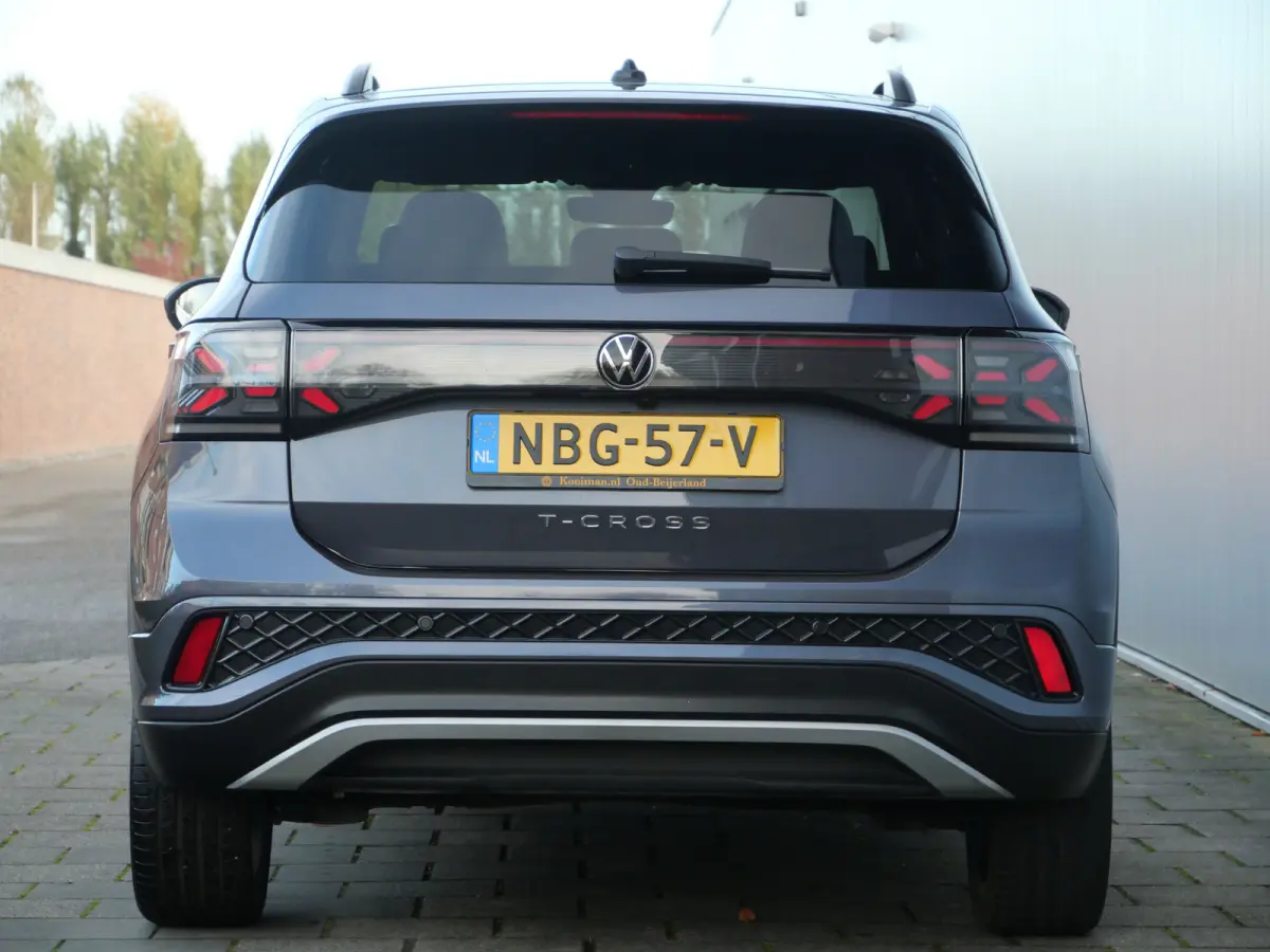 1.0 TSI R-Line Edition Automaat 18 Inch / Climate Control / Sportstoelen