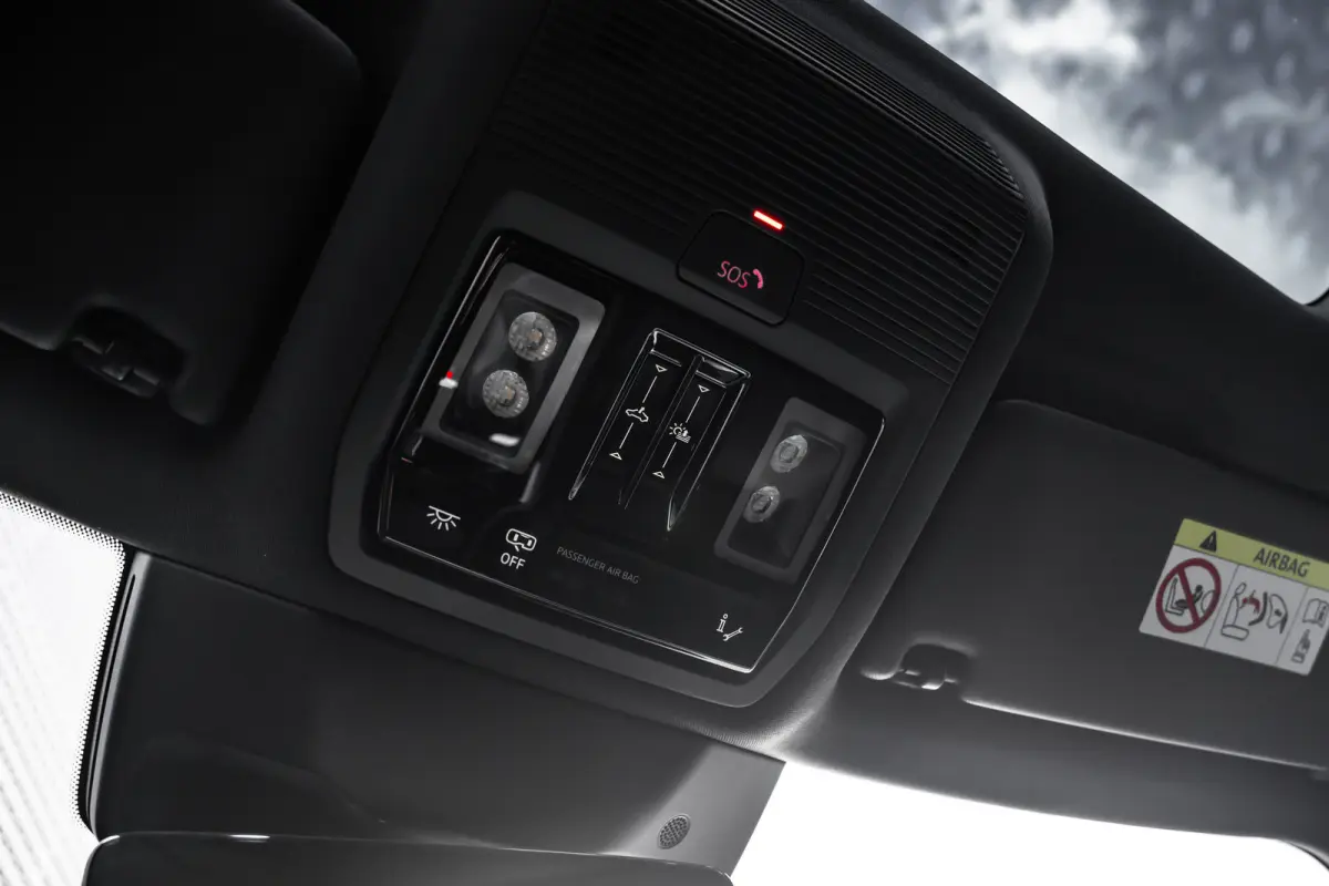 S edition | Panoramadak | 20 inch velgen | Tech plus | Trekhaak | Privacy glas