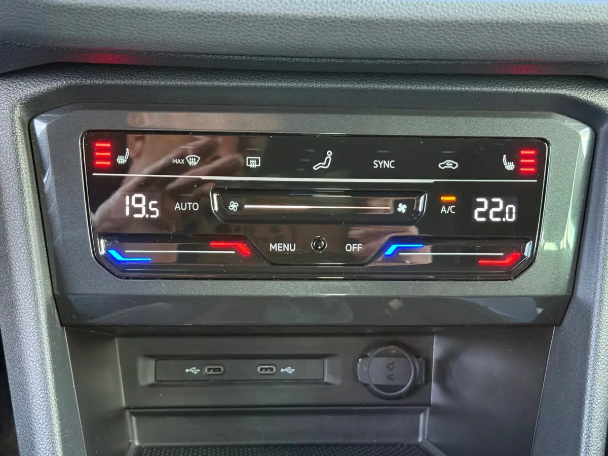 1.4 TSI eHybrid R-Line Business+, Stoelverwarming,Trekhaak,Navigatie,Achteruitrij camera