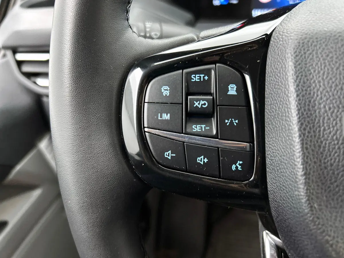 320 2.0 TDCI L2H1 Limited Automaat Airco Navigatie Cruise Control Trekhaak