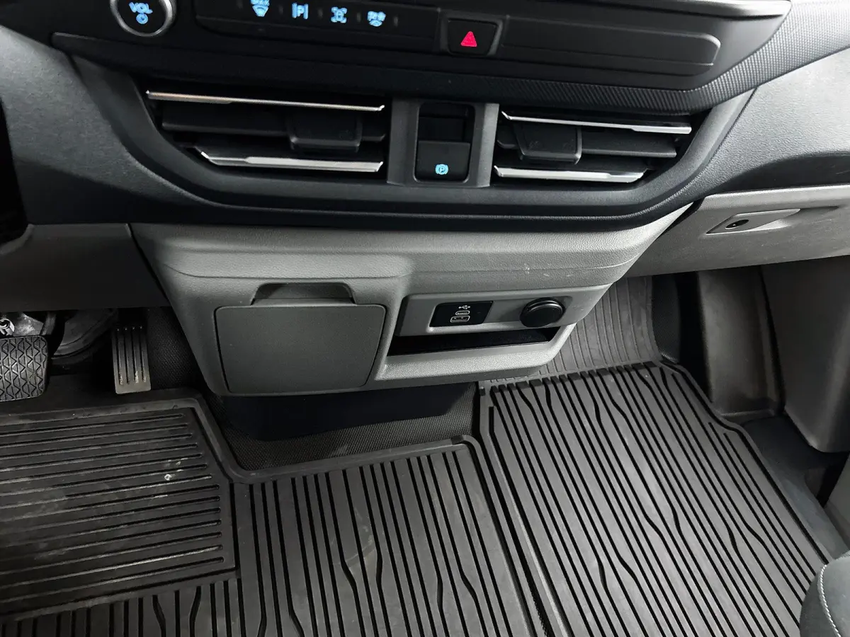 320 2.0 TDCI L2H1 Limited Automaat Airco Navigatie Cruise Control Trekhaak