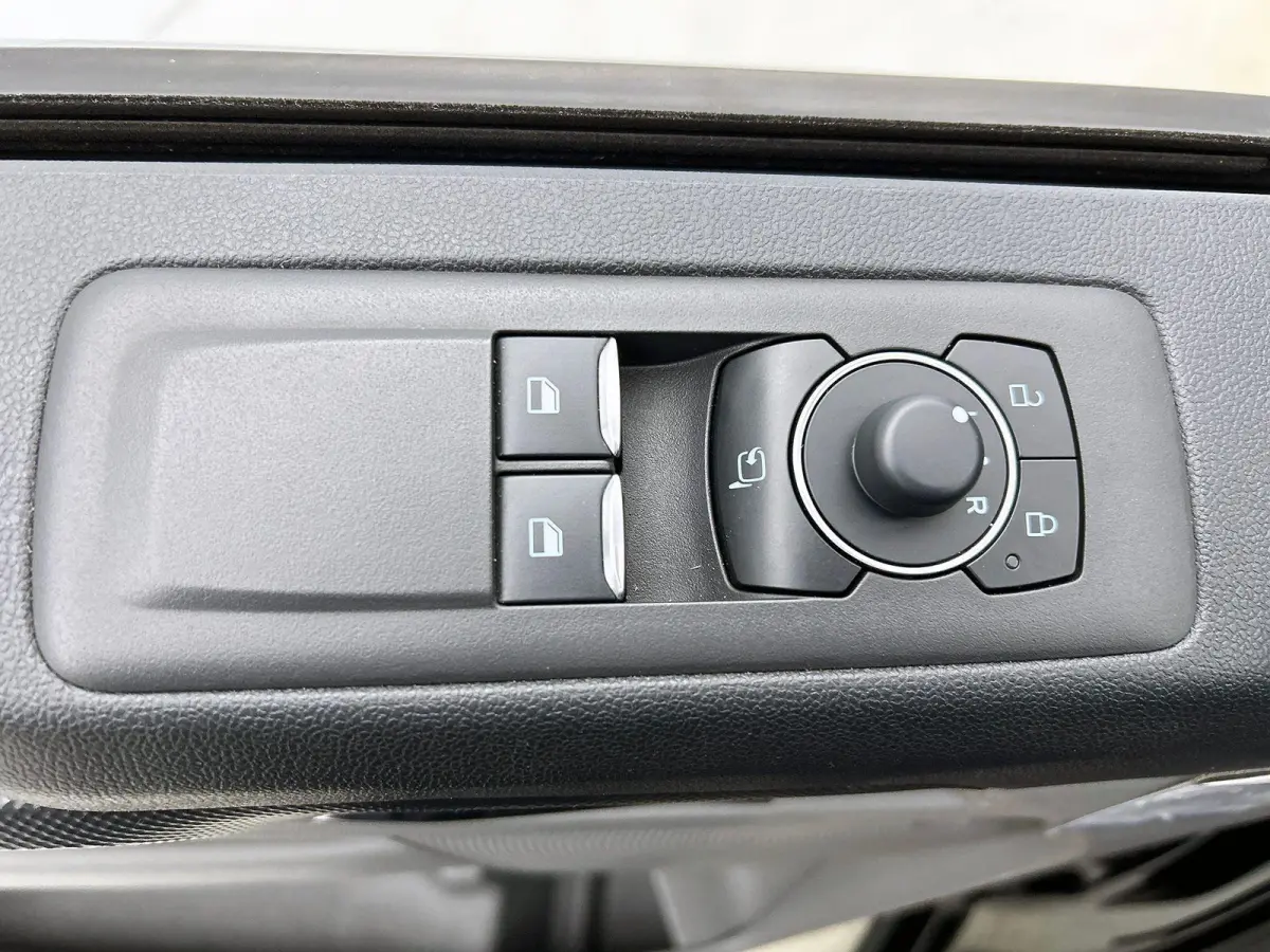 320 2.0 TDCI L2H1 Limited Automaat Airco Navigatie Cruise Control Trekhaak