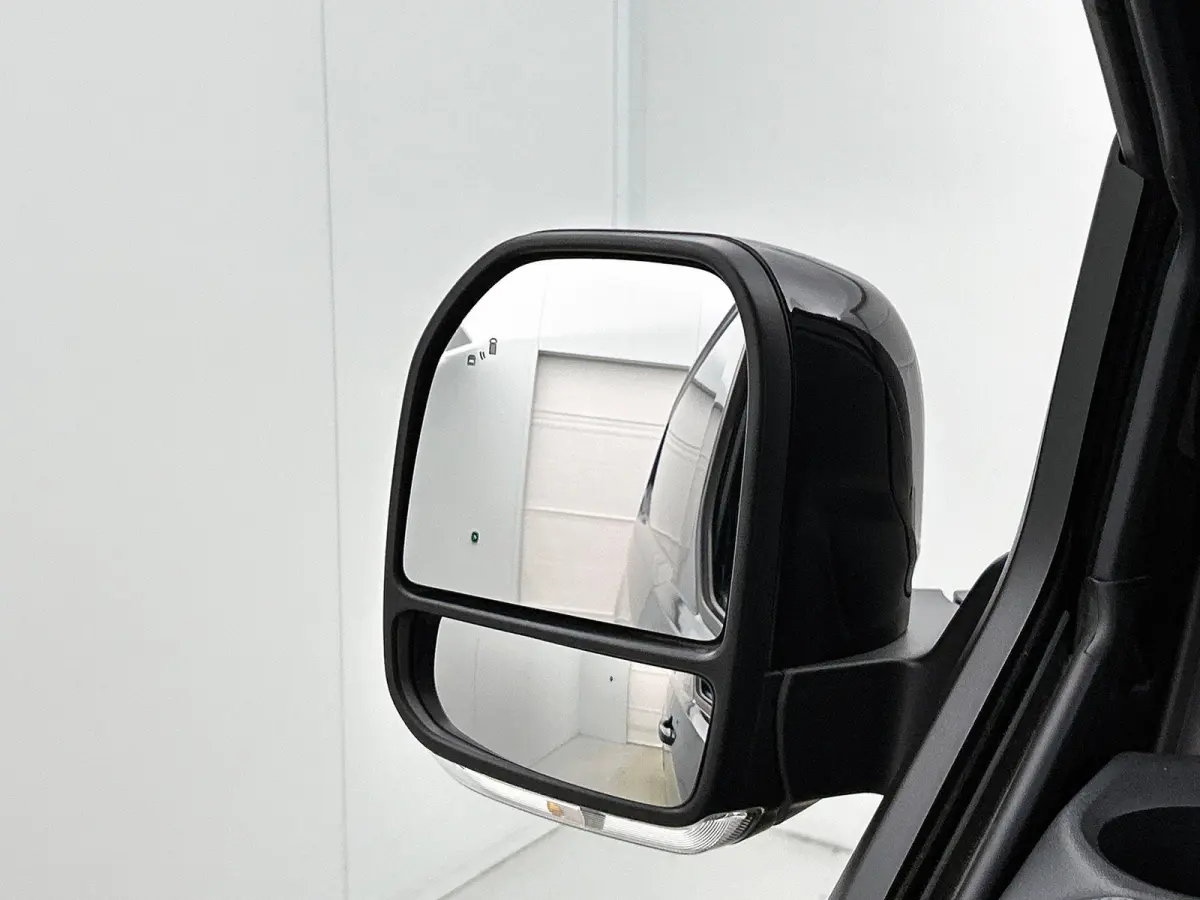320 2.0 TDCI L2H1 Limited Automaat Airco Navigatie Cruise Control Trekhaak