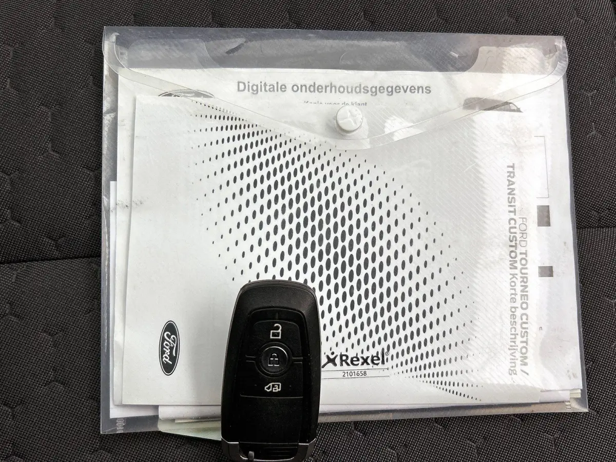320 2.0 TDCI L2H1 Limited Automaat Airco Navigatie Cruise Control Trekhaak