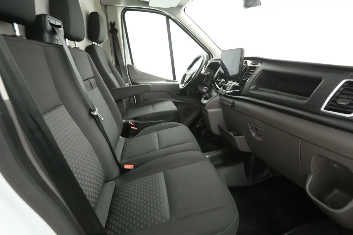 68 kWh L2H2 184PK | Snelladen | SOH 94% | Clima | Cruise | Carplay | 3 Zits | Navi | Parkeersens.