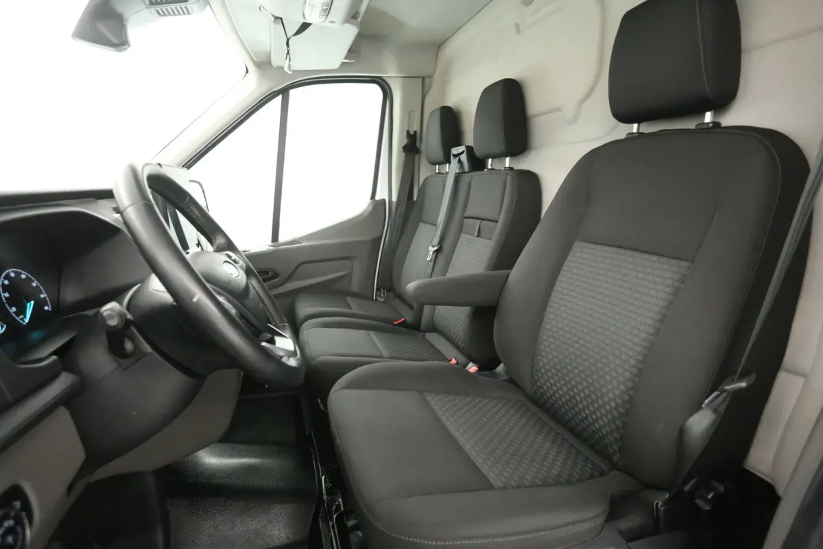 68 kWh L2H2 184PK | Snelladen | SOH 94% | Clima | Cruise | Carplay | 3 Zits | Navi | Parkeersens.