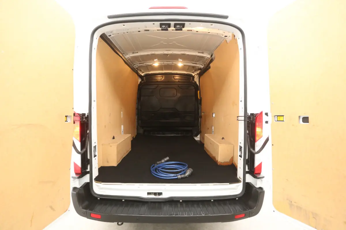 68 kWh L2H2 184PK | Snelladen | SOH 94% | Clima | Cruise | Carplay | 3 Zits | Navi | Parkeersens.