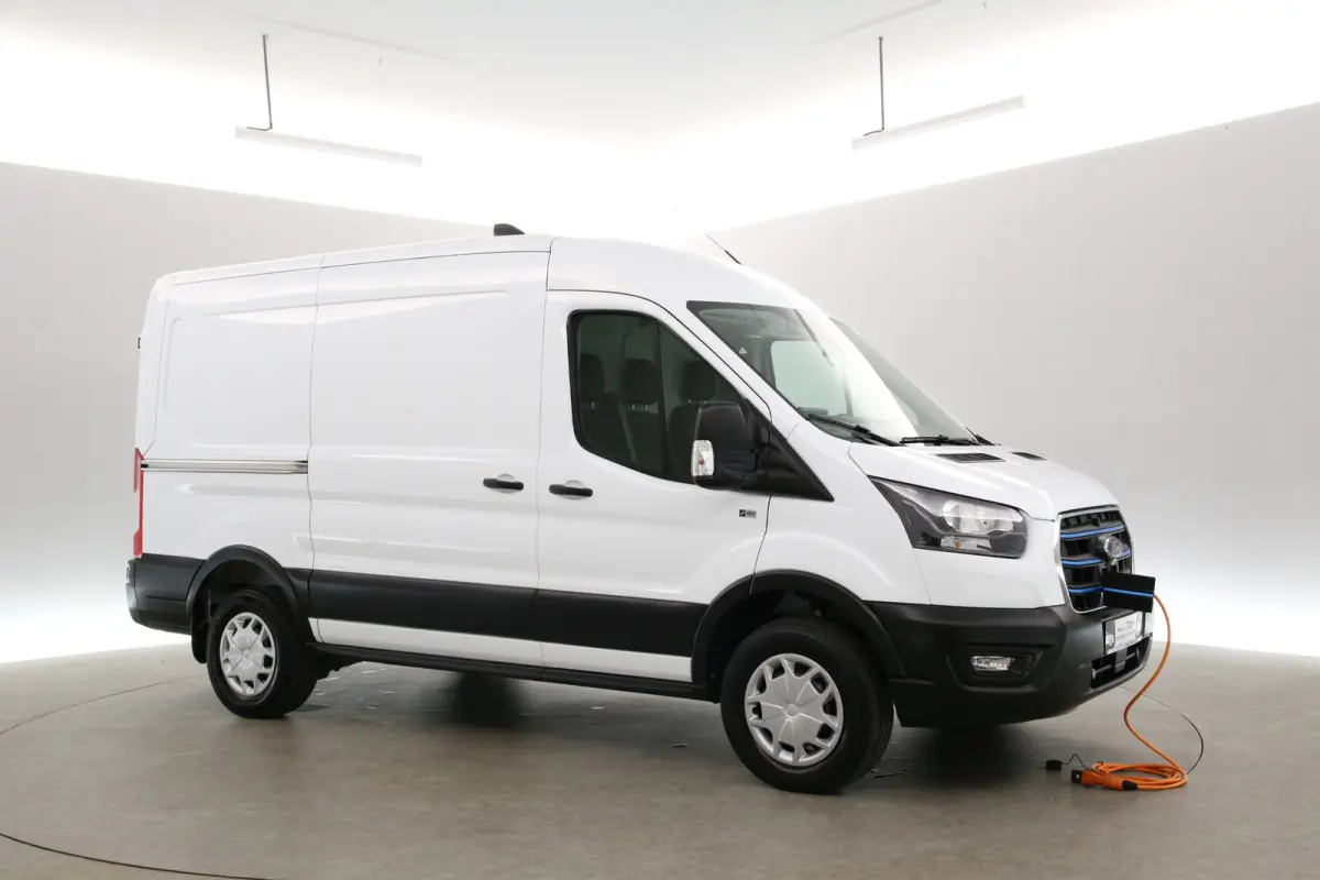 68 kWh L2H2 184PK | Snelladen | SOH 94% | Clima | Cruise | Carplay | 3 Zits | Navi | Parkeersens.