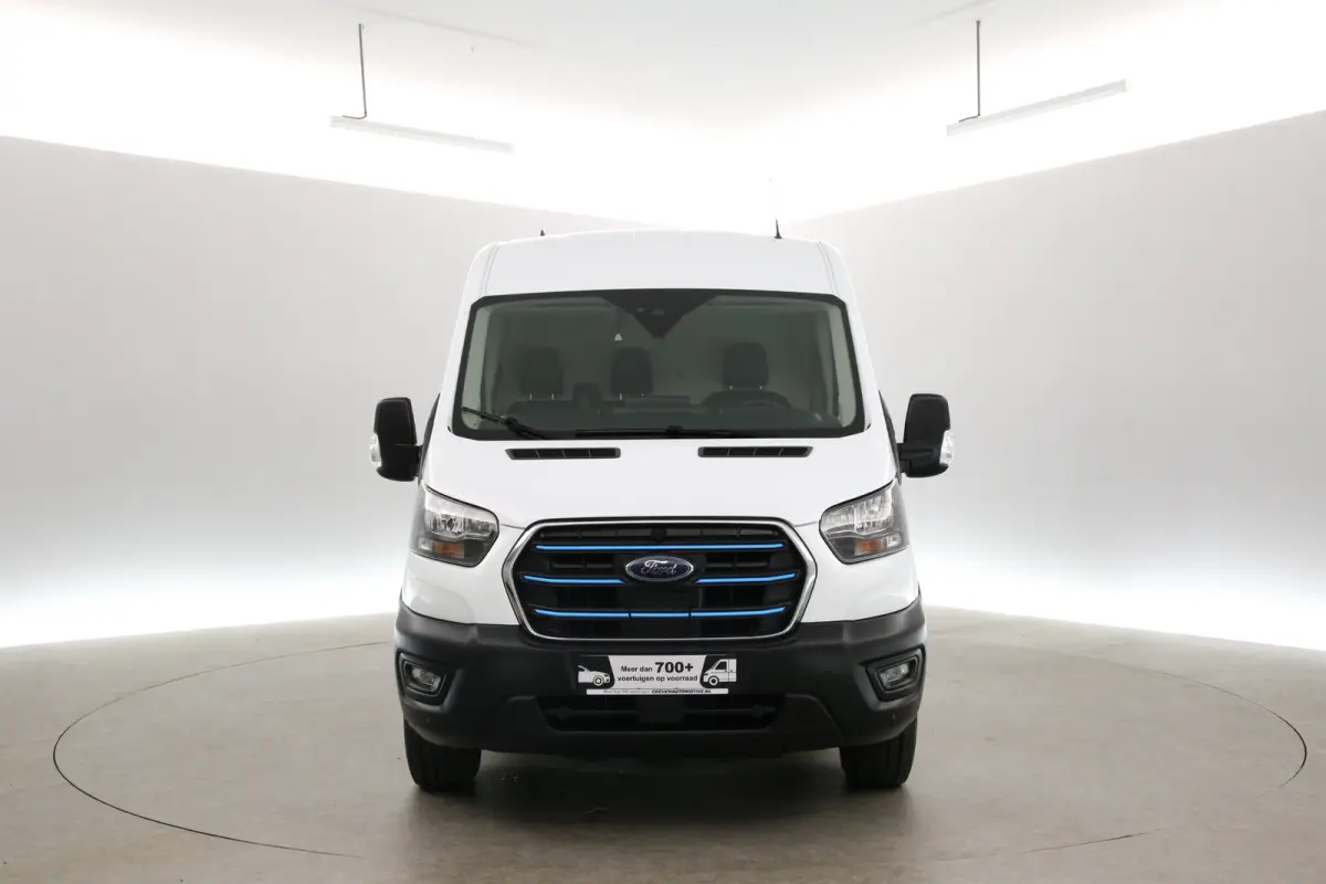 68 kWh L2H2 184PK | Snelladen | SOH 94% | Clima | Cruise | Carplay | 3 Zits | Navi | Parkeersens.
