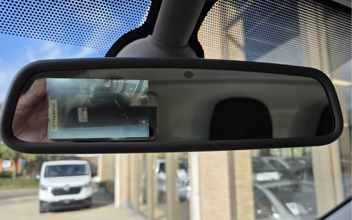 2.0 dCi 145 Pk/107Kw L2 Comfort Verwarmdestoellen Airco Achteruitrijcamera Parkeersensors voor en achter