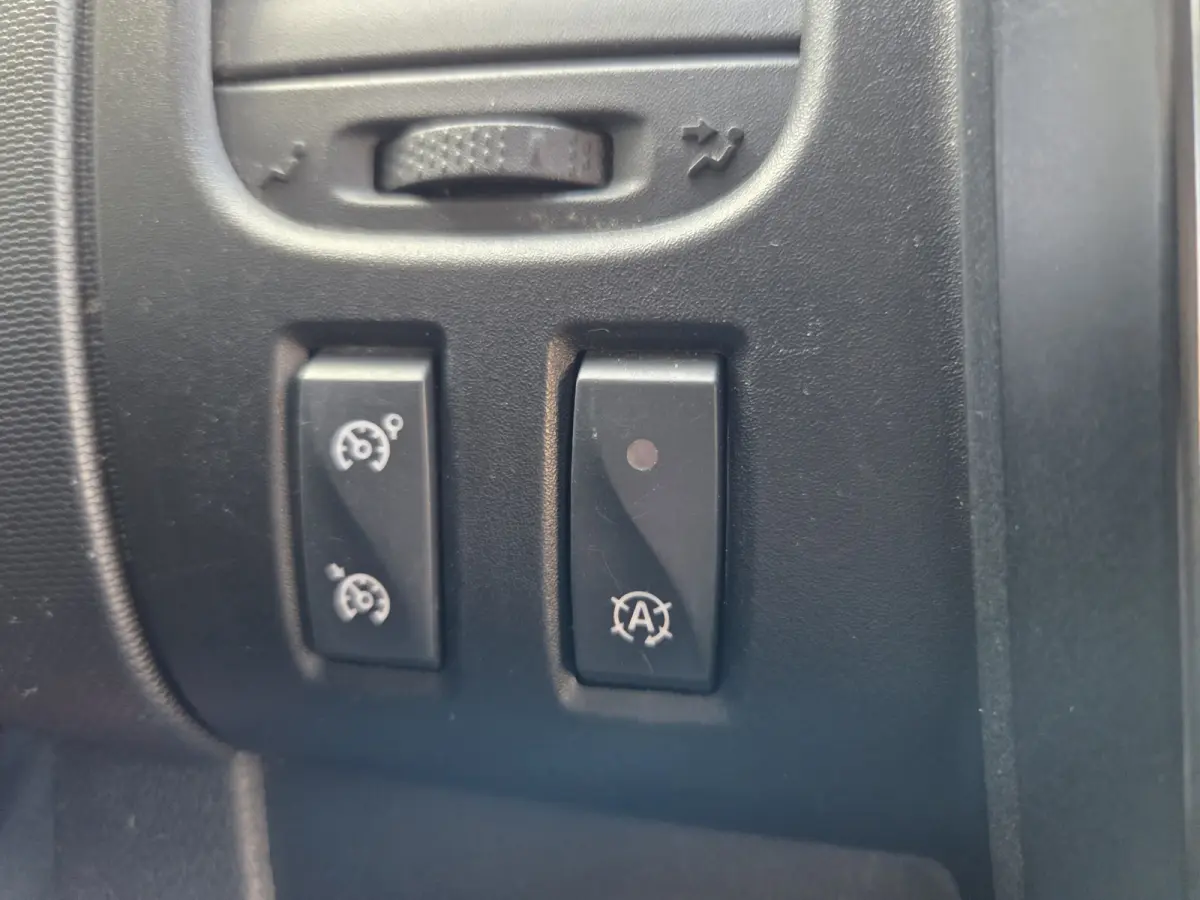2.0 dCi 145 Pk/107Kw L2 Comfort Verwarmdestoellen Airco Achteruitrijcamera Parkeersensors voor en achter