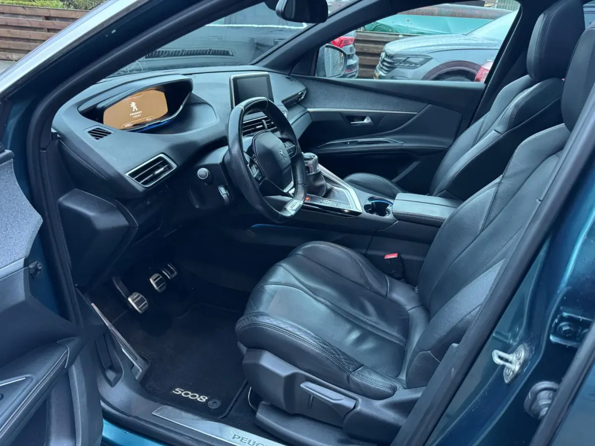 1.2 PureTech Blue Lease GT-Line / Pano / Leder / 7 Persoons .