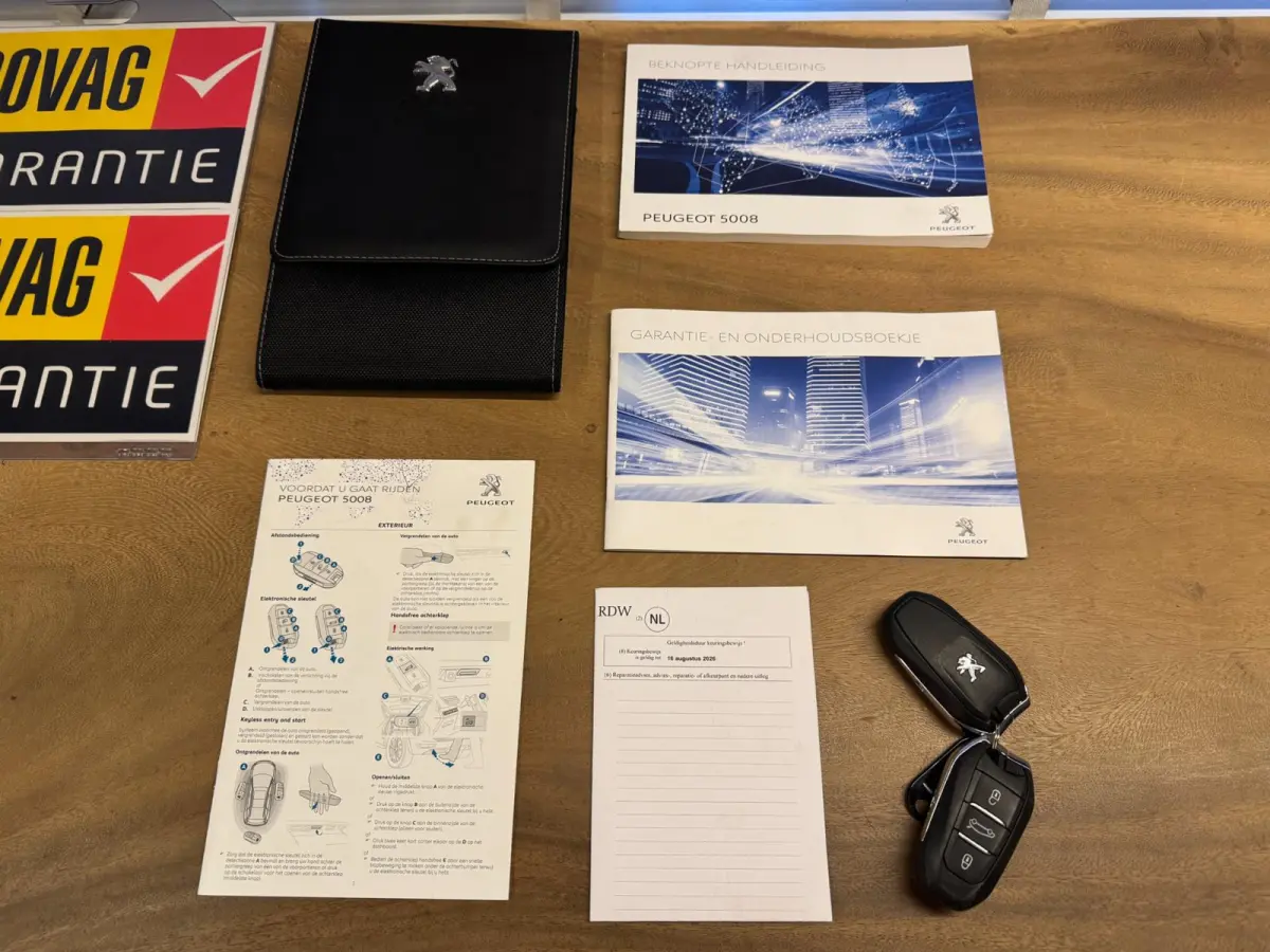 1.2 PureTech Blue Lease GT-Line / Pano / Leder / 7 Persoons .