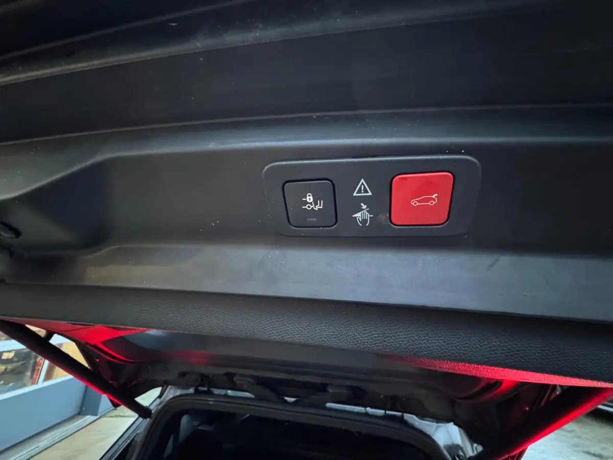 1.2 PureTech Blue Lease GT-Line / Pano / Leder / 7 Persoons .