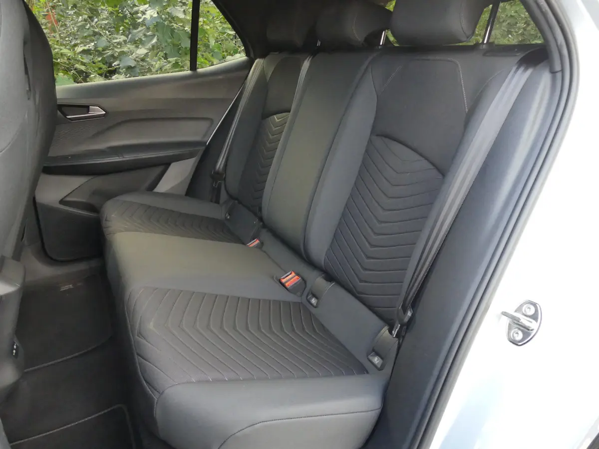 Adrenaline One 62 kWh | ADAPTIVE CRUISE | STOEL+STUURVERWARMING | CAMERA | PARKEERSENSOREN V+A | LMV 19" | NAVI | APPLE CARPLAY / ANDROID AUTO |