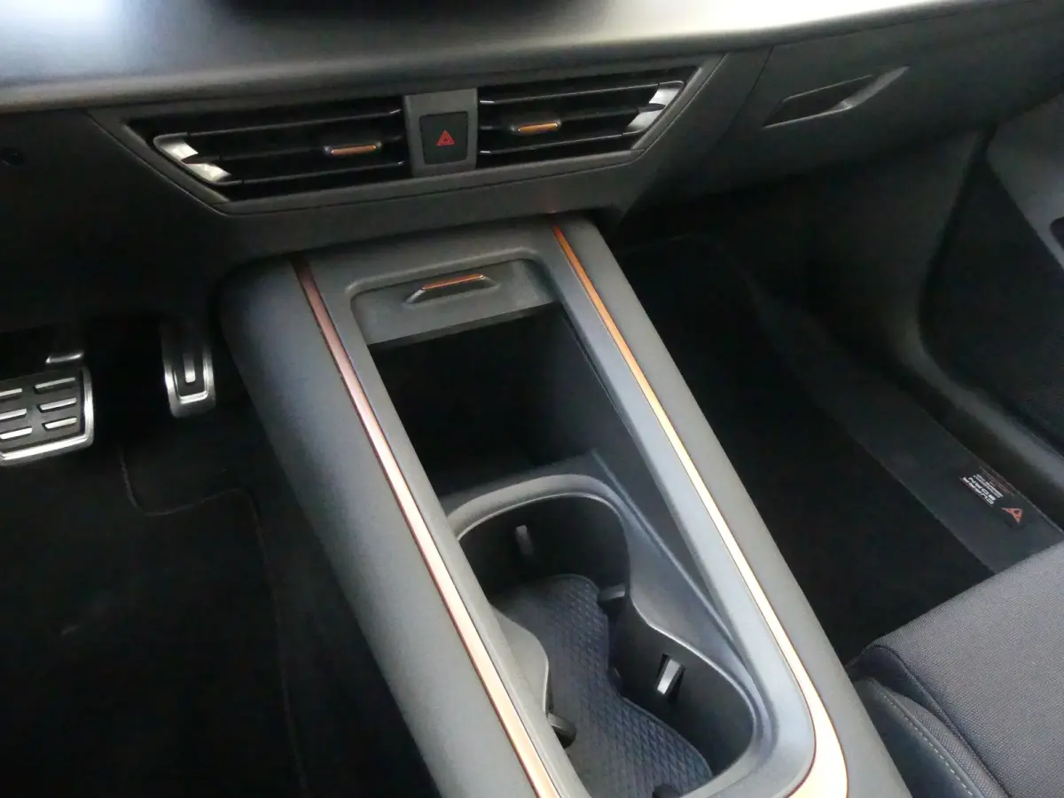 Adrenaline One 62 kWh | ADAPTIVE CRUISE | STOEL+STUURVERWARMING | CAMERA | PARKEERSENSOREN V+A | LMV 19" | NAVI | APPLE CARPLAY / ANDROID AUTO |