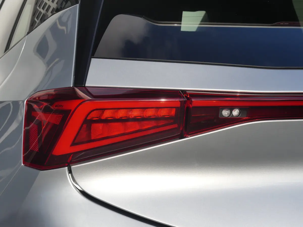 Adrenaline One 62 kWh | ADAPTIVE CRUISE | STOEL+STUURVERWARMING | CAMERA | PARKEERSENSOREN V+A | LMV 19" | NAVI | APPLE CARPLAY / ANDROID AUTO |