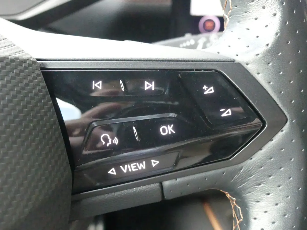 Adrenaline One 62 kWh | ADAPTIVE CRUISE | STOEL+STUURVERWARMING | CAMERA | PARKEERSENSOREN V+A | LMV 19" | NAVI | APPLE CARPLAY / ANDROID AUTO |