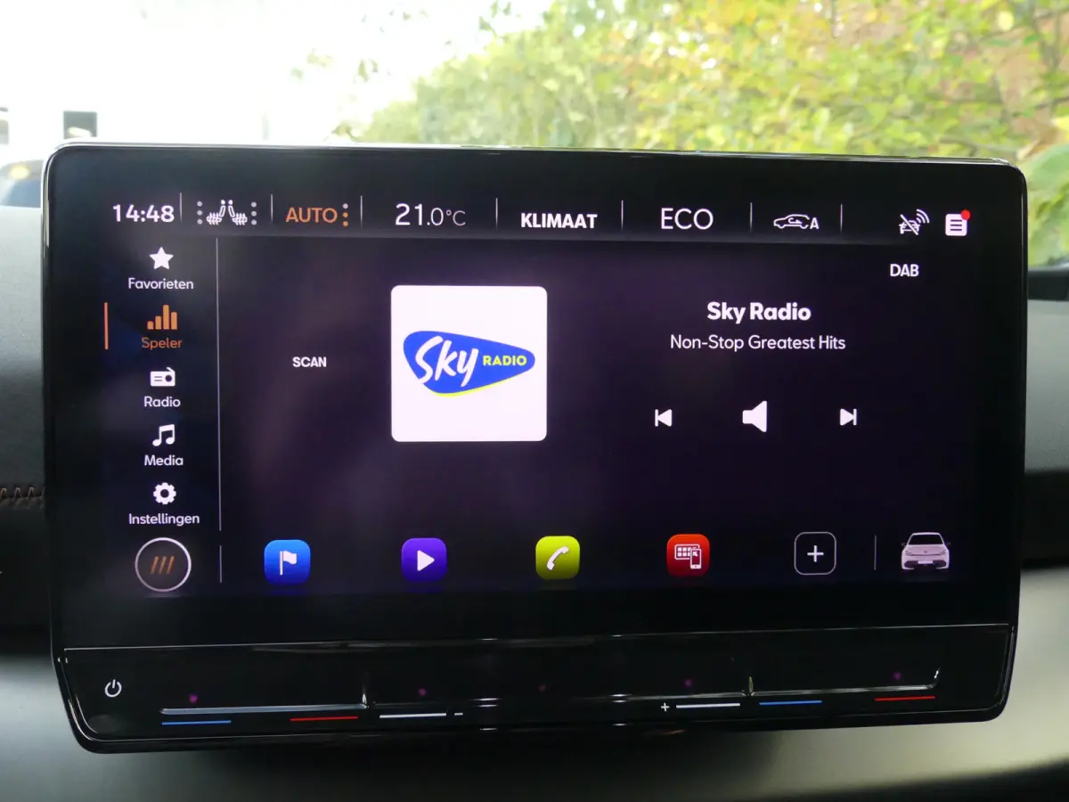 Adrenaline One 62 kWh | ADAPTIVE CRUISE | STOEL+STUURVERWARMING | CAMERA | PARKEERSENSOREN V+A | LMV 19" | NAVI | APPLE CARPLAY / ANDROID AUTO |