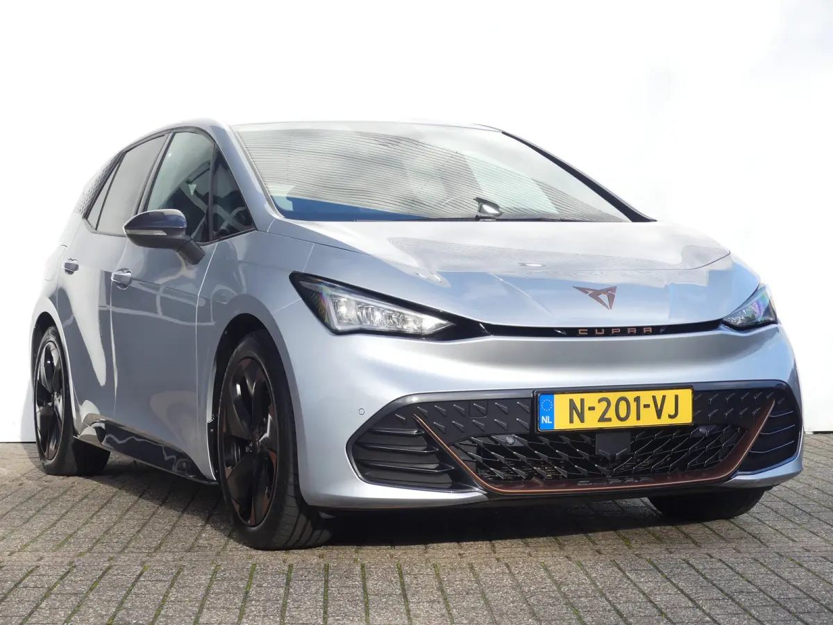 Adrenaline One 62 kWh | ADAPTIVE CRUISE | STOEL+STUURVERWARMING | CAMERA | PARKEERSENSOREN V+A | LMV 19" | NAVI | APPLE CARPLAY / ANDROID AUTO |
