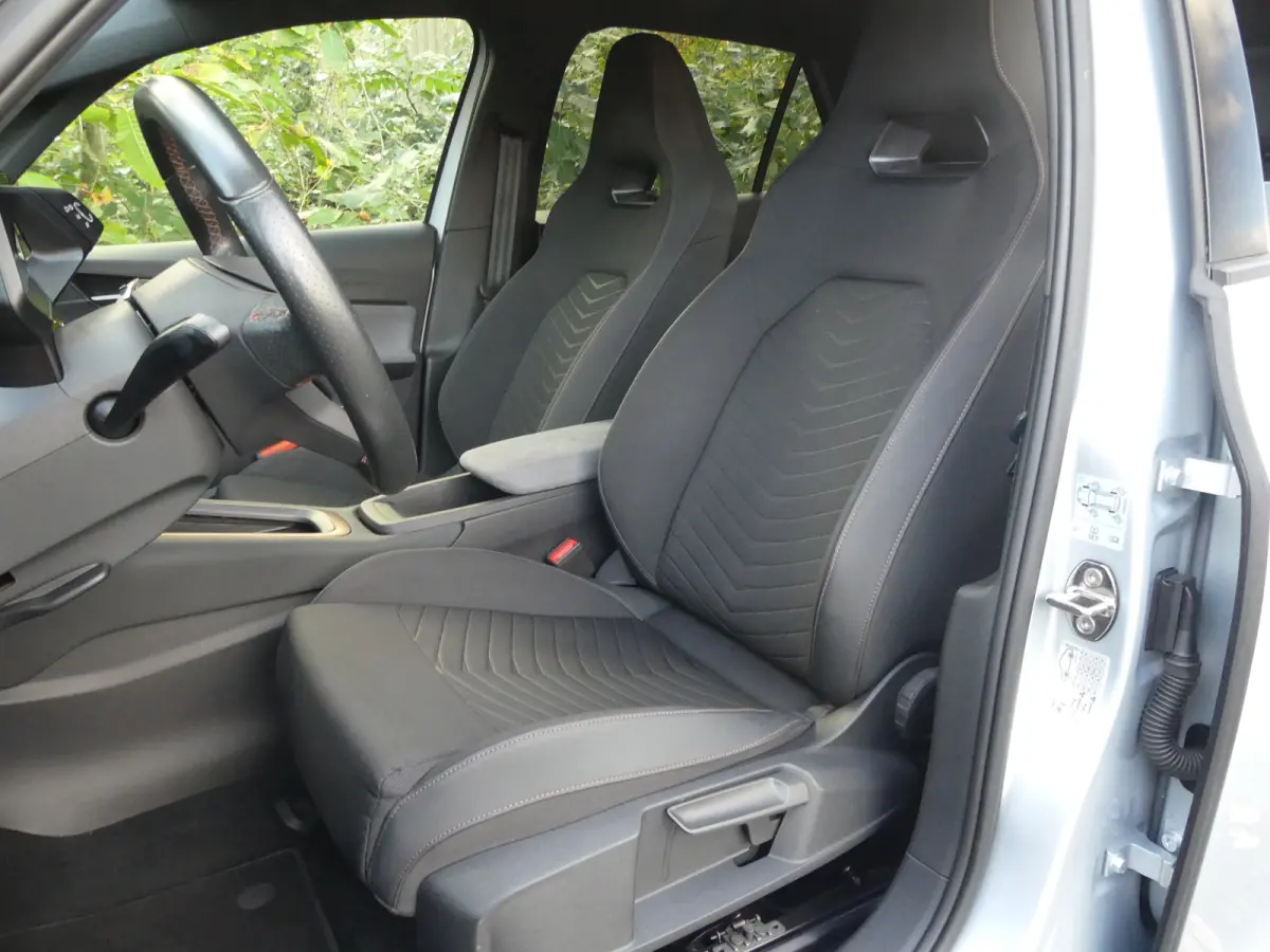Adrenaline One 62 kWh | ADAPTIVE CRUISE | STOEL+STUURVERWARMING | CAMERA | PARKEERSENSOREN V+A | LMV 19" | NAVI | APPLE CARPLAY / ANDROID AUTO |