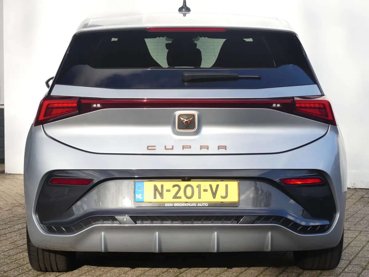 Adrenaline One 62 kWh | ADAPTIVE CRUISE | STOEL+STUURVERWARMING | CAMERA | PARKEERSENSOREN V+A | LMV 19" | NAVI | APPLE CARPLAY / ANDROID AUTO |