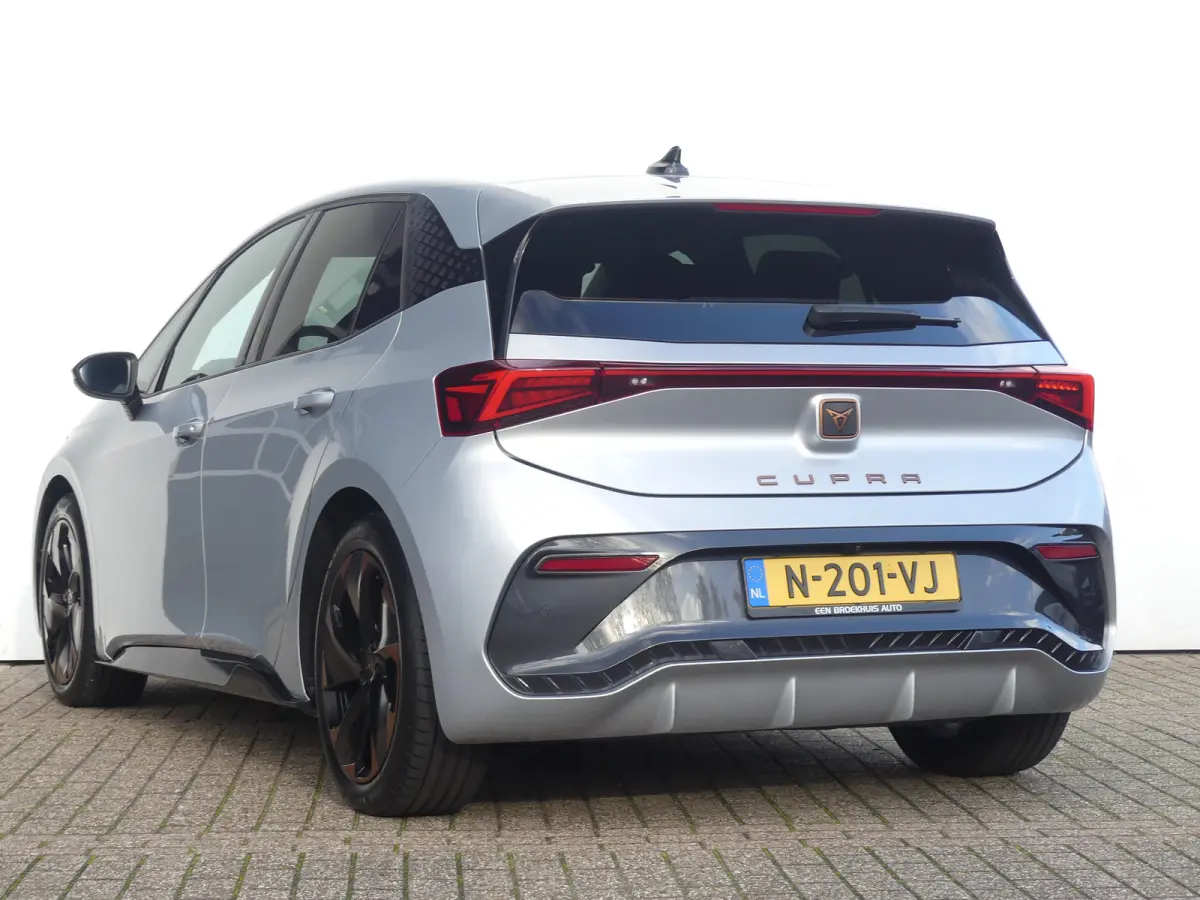 Adrenaline One 62 kWh | ADAPTIVE CRUISE | STOEL+STUURVERWARMING | CAMERA | PARKEERSENSOREN V+A | LMV 19" | NAVI | APPLE CARPLAY / ANDROID AUTO |