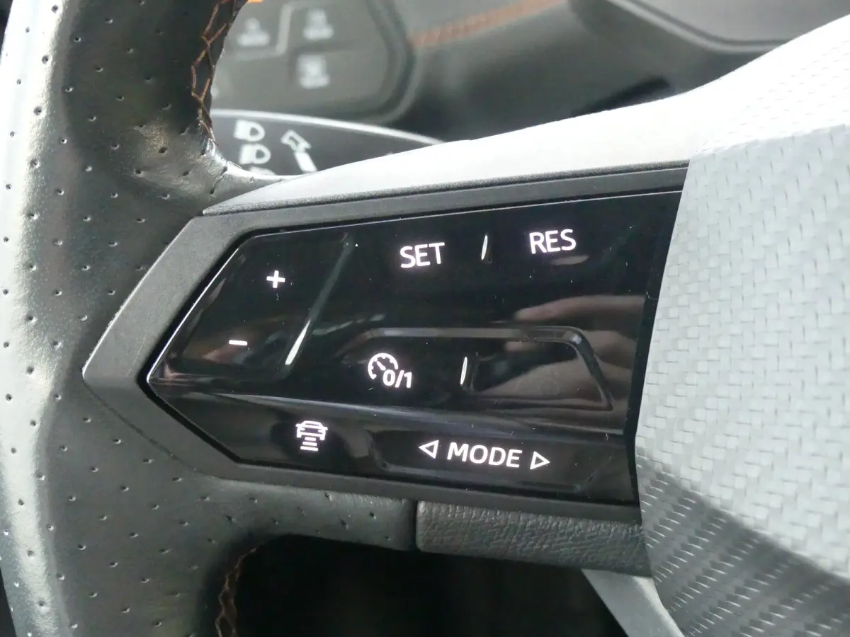 Adrenaline One 62 kWh | ADAPTIVE CRUISE | STOEL+STUURVERWARMING | CAMERA | PARKEERSENSOREN V+A | LMV 19" | NAVI | APPLE CARPLAY / ANDROID AUTO |