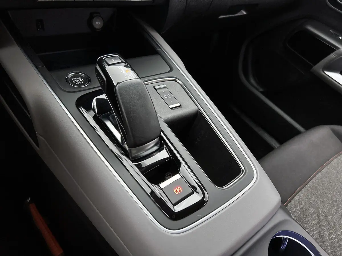 SUV Business 1.6 Plug-in Hybrid 225pk Automaat | Navigatie | Achteruitrijcamera | Climate Control | Cruise Control | Parkeersensoren v+a | Dodehoeksensor | Led koplampen | Keyless | Armsteun