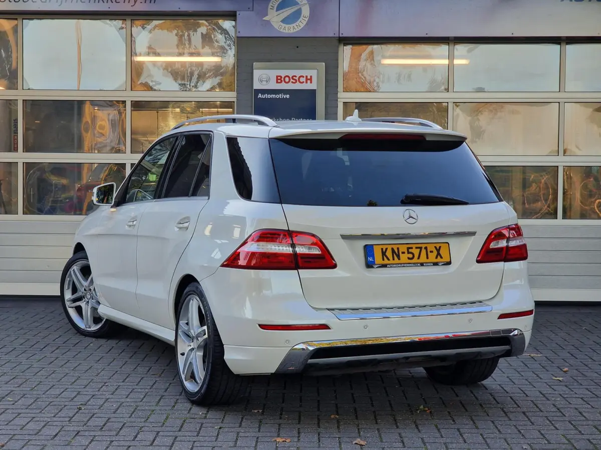 ML 500 4.7-liter V8 Biturbo 409PK|AMG-uitgevoerd|Designo|360'Camera|Trekhaak|LEER|Xenon|ACC|Stoel&Stuur-verwarming|Karman&Kardon|Schuifdak|
