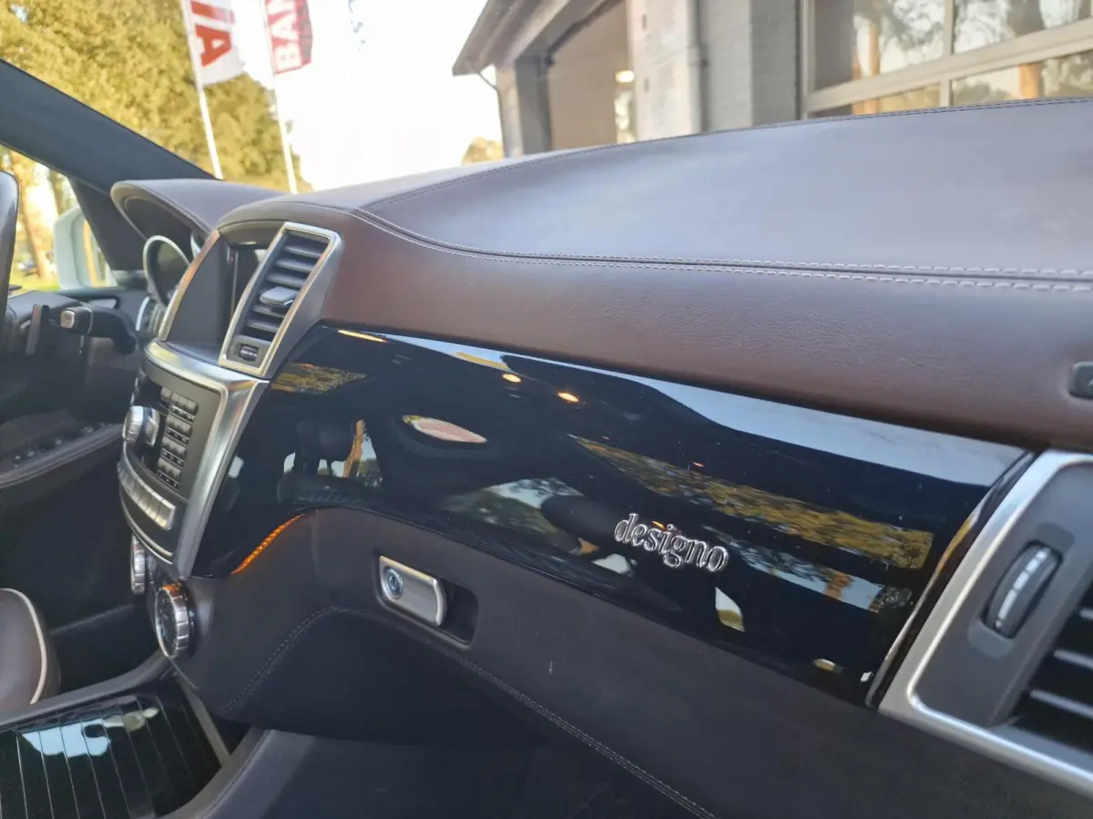 ML 500 4.7-liter V8 Biturbo 409PK|AMG-uitgevoerd|Designo|360'Camera|Trekhaak|LEER|Xenon|ACC|Stoel&Stuur-verwarming|Karman&Kardon|Schuifdak|