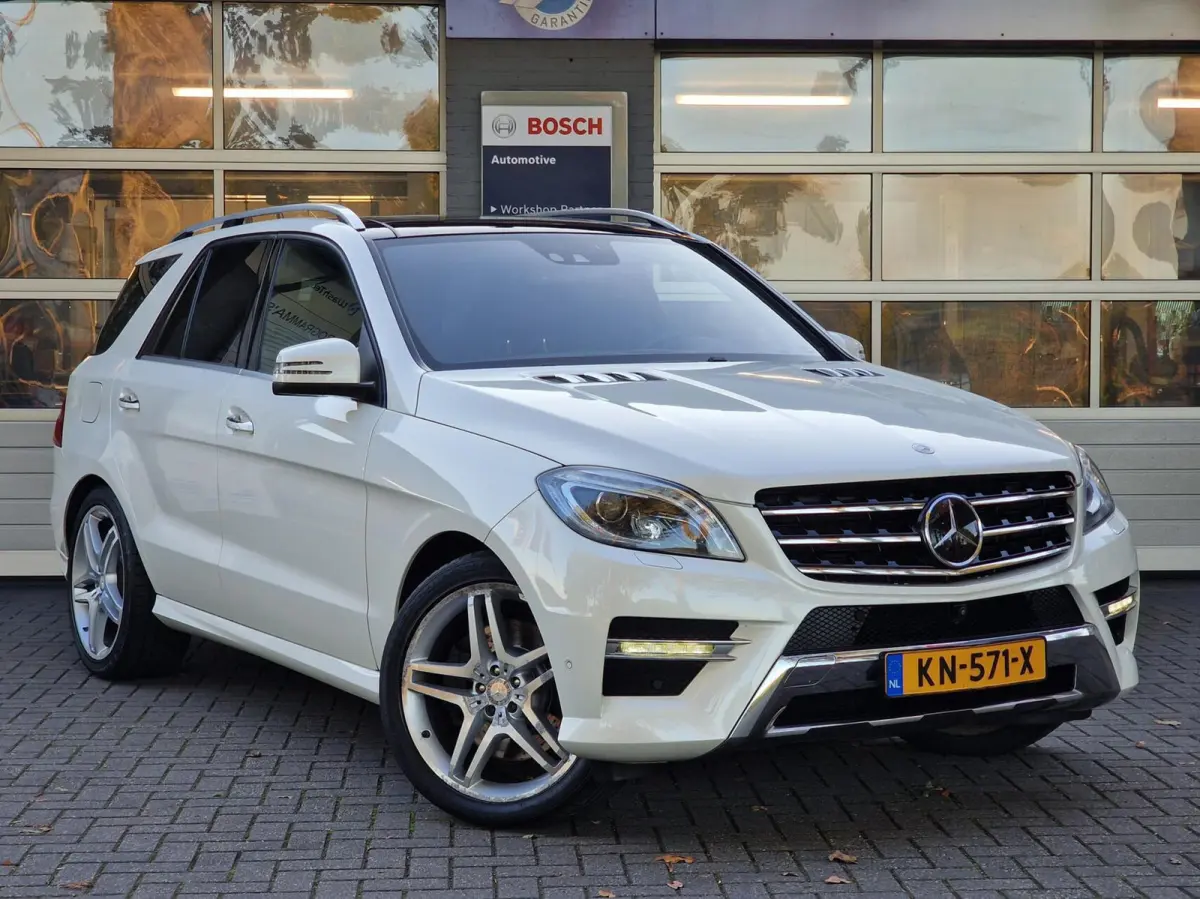 ML 500 4.7-liter V8 Biturbo 409PK|AMG-uitgevoerd|Designo|360'Camera|Trekhaak|LEER|Xenon|ACC|Stoel&Stuur-verwarming|Karman&Kardon|Schuifdak|