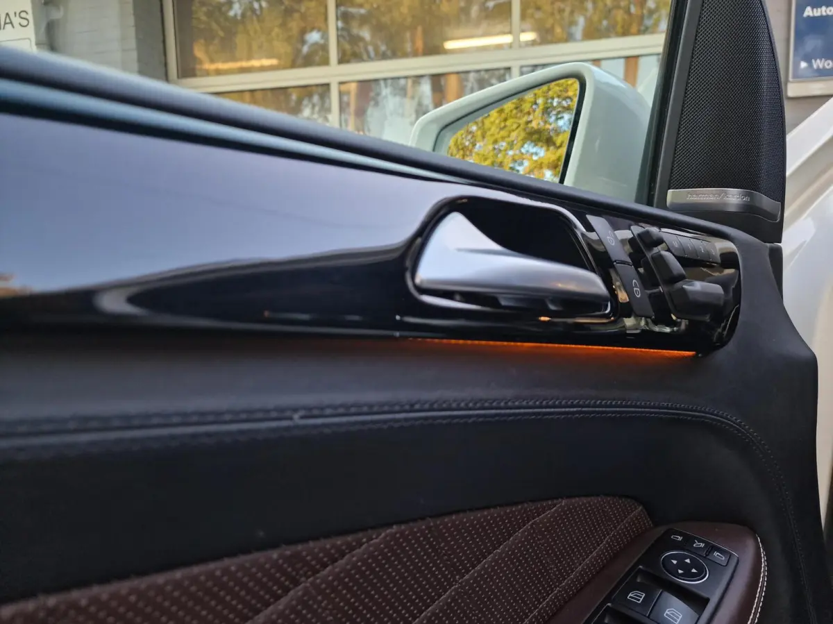 ML 500 4.7-liter V8 Biturbo 409PK|AMG-uitgevoerd|Designo|360'Camera|Trekhaak|LEER|Xenon|ACC|Stoel&Stuur-verwarming|Karman&Kardon|Schuifdak|
