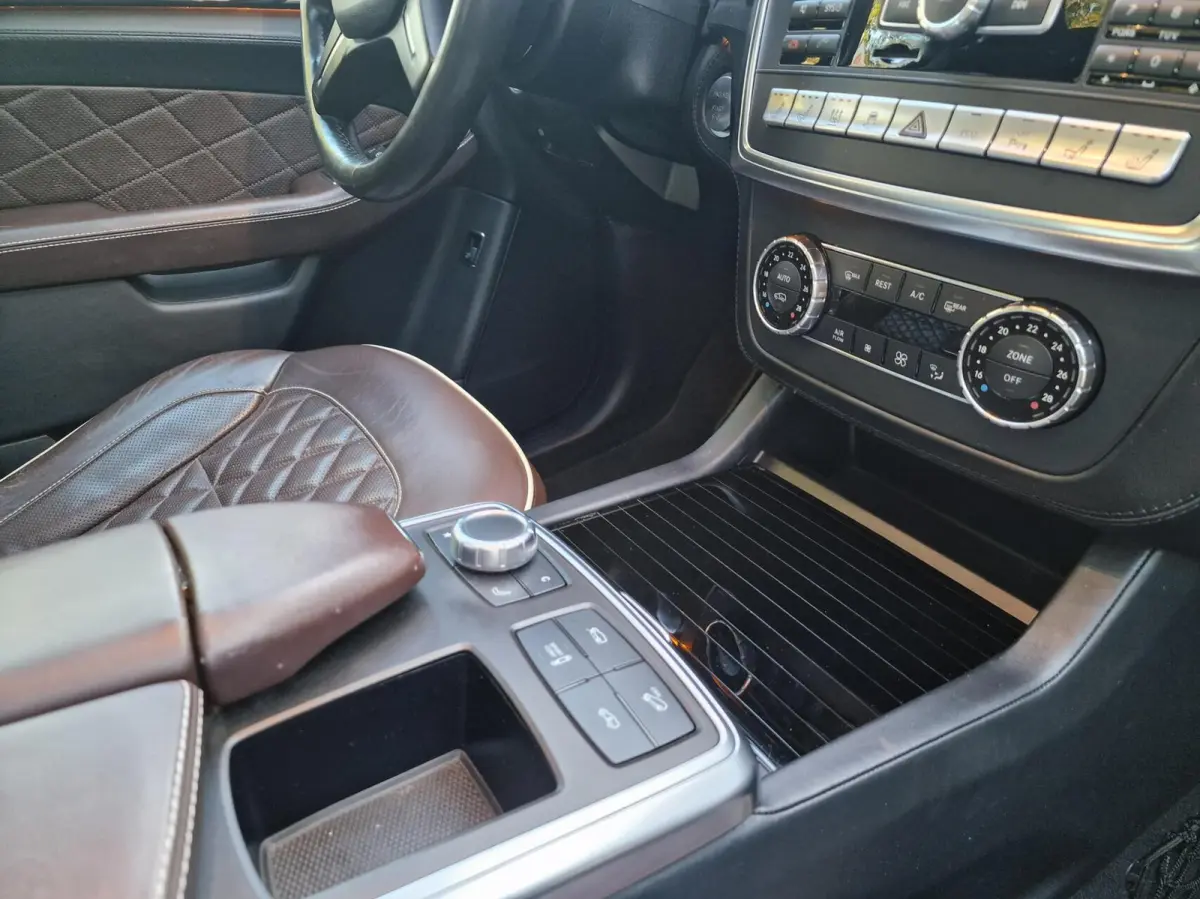 ML 500 4.7-liter V8 Biturbo 409PK|AMG-uitgevoerd|Designo|360'Camera|Trekhaak|LEER|Xenon|ACC|Stoel&Stuur-verwarming|Karman&Kardon|Schuifdak|