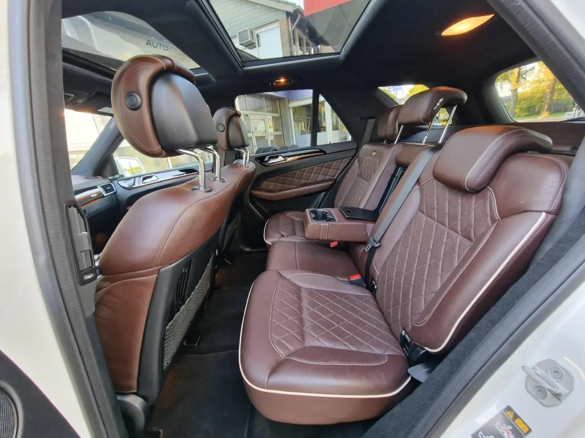 ML 500 4.7-liter V8 Biturbo 409PK|AMG-uitgevoerd|Designo|360'Camera|Trekhaak|LEER|Xenon|ACC|Stoel&Stuur-verwarming|Karman&Kardon|Schuifdak|