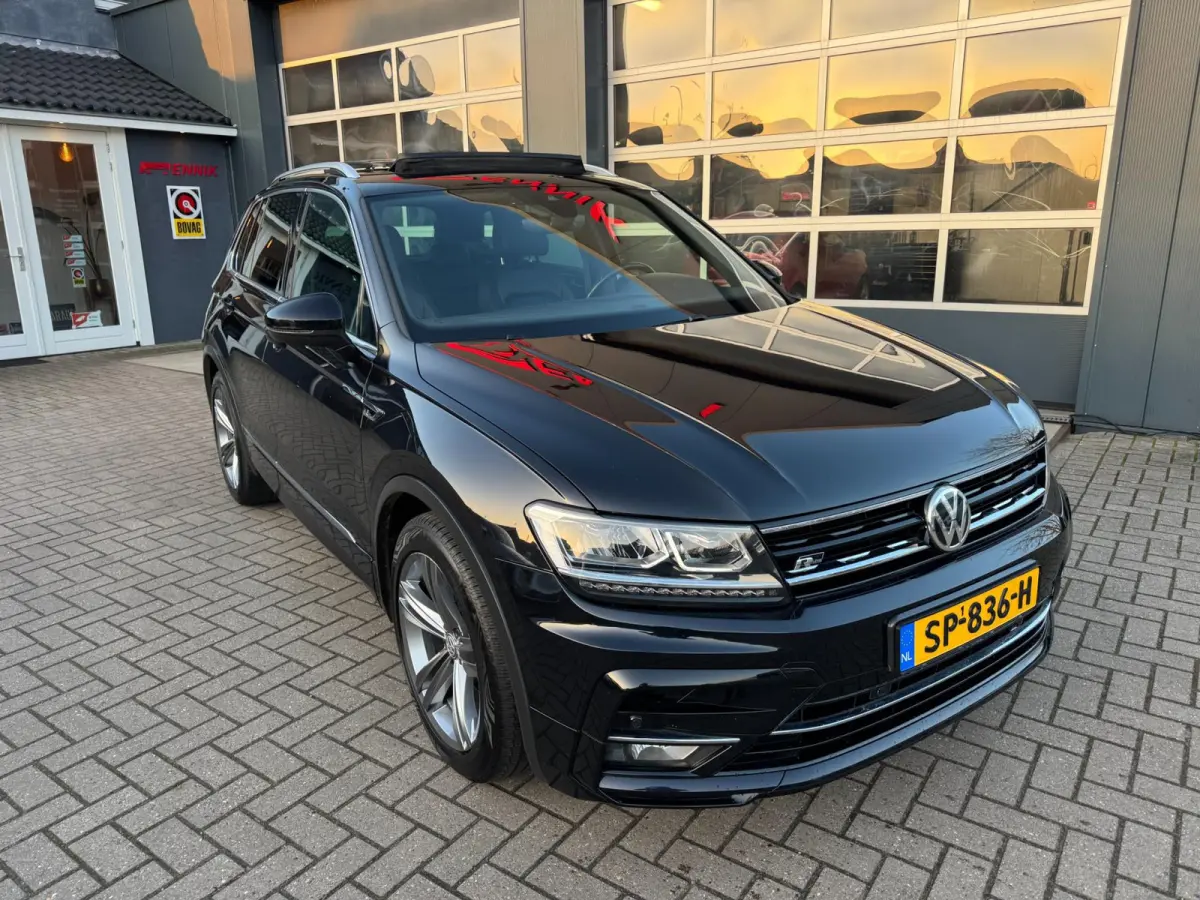 1.4 TSI ACT Highline Business R-Line / Pano / Virtual / ACC / Leder / Trekhaak / Zeer Kompleet.