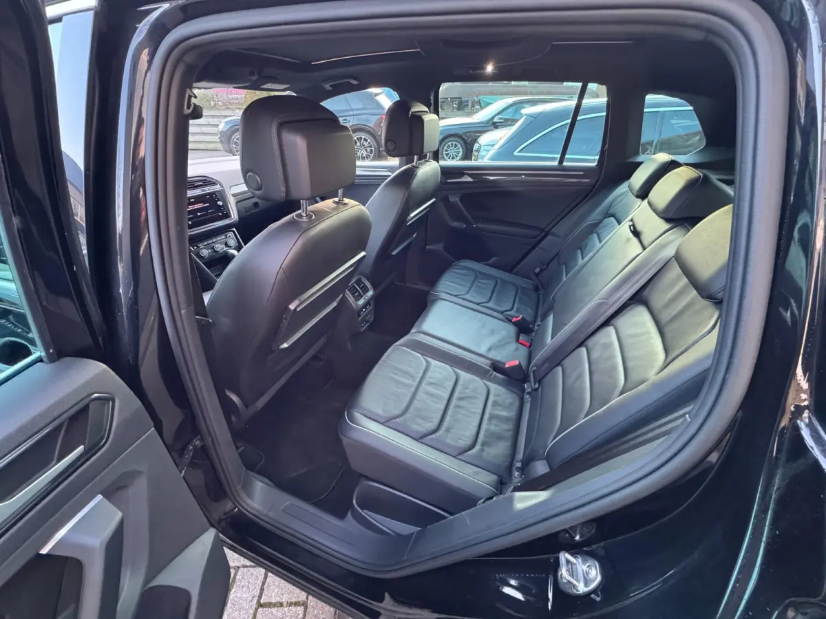1.4 TSI ACT Highline Business R-Line / Pano / Virtual / ACC / Leder / Trekhaak / Zeer Kompleet.