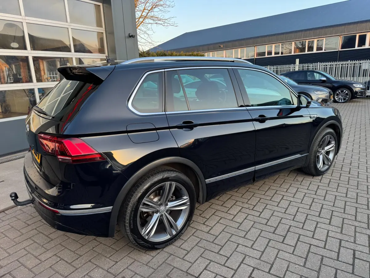 1.4 TSI ACT Highline Business R-Line / Pano / Virtual / ACC / Leder / Trekhaak / Zeer Kompleet.