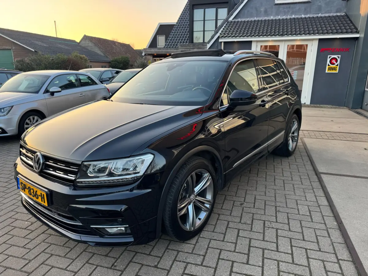 1.4 TSI ACT Highline Business R-Line / Pano / Virtual / ACC / Leder / Trekhaak / Zeer Kompleet.