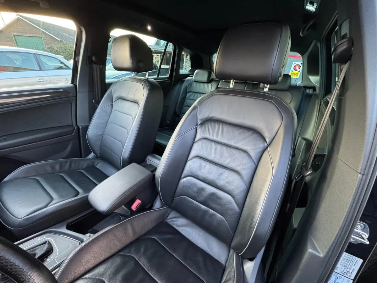 1.4 TSI ACT Highline Business R-Line / Pano / Virtual / ACC / Leder / Trekhaak / Zeer Kompleet.