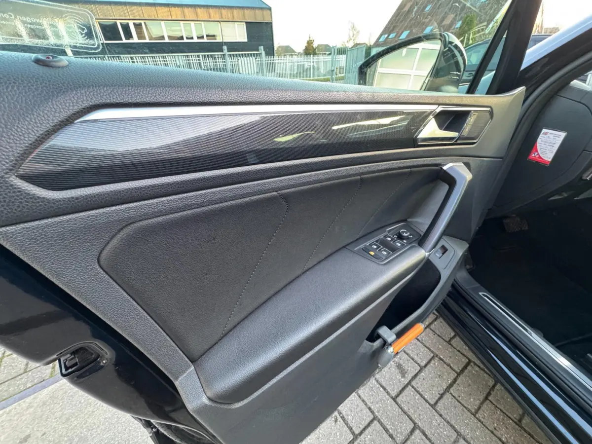 1.4 TSI ACT Highline Business R-Line / Pano / Virtual / ACC / Leder / Trekhaak / Zeer Kompleet.