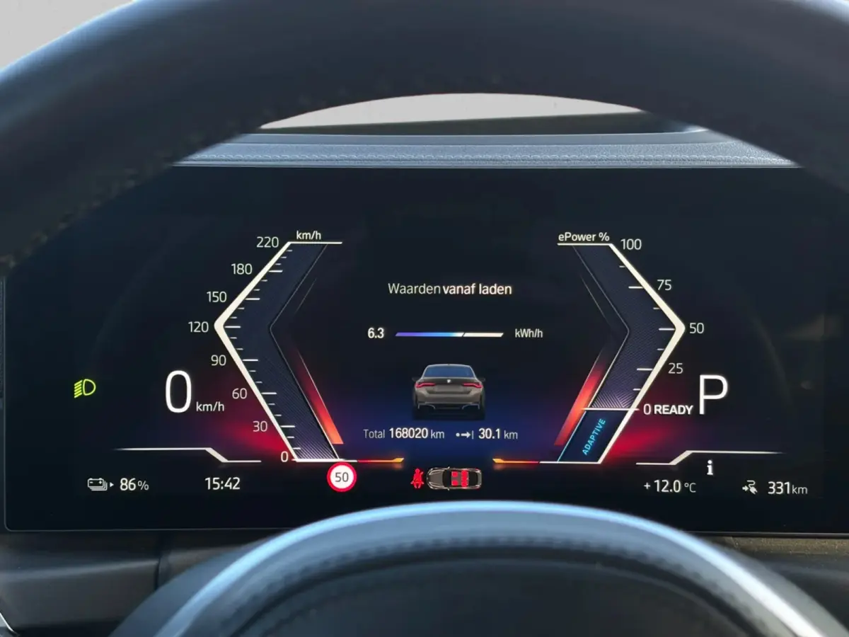 EDrive40 High Executive 84 kWh 96%SoH (NL-auto, 1e Eig, Dealer OndH, Trekhaak, Navi, Camera, Addpt Cruise, StoelV, Etc)