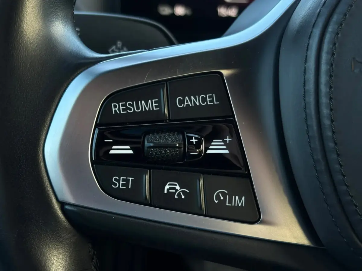 EDrive40 High Executive 84 kWh 96%SoH (NL-auto, 1e Eig, Dealer OndH, Trekhaak, Navi, Camera, Addpt Cruise, StoelV, Etc)