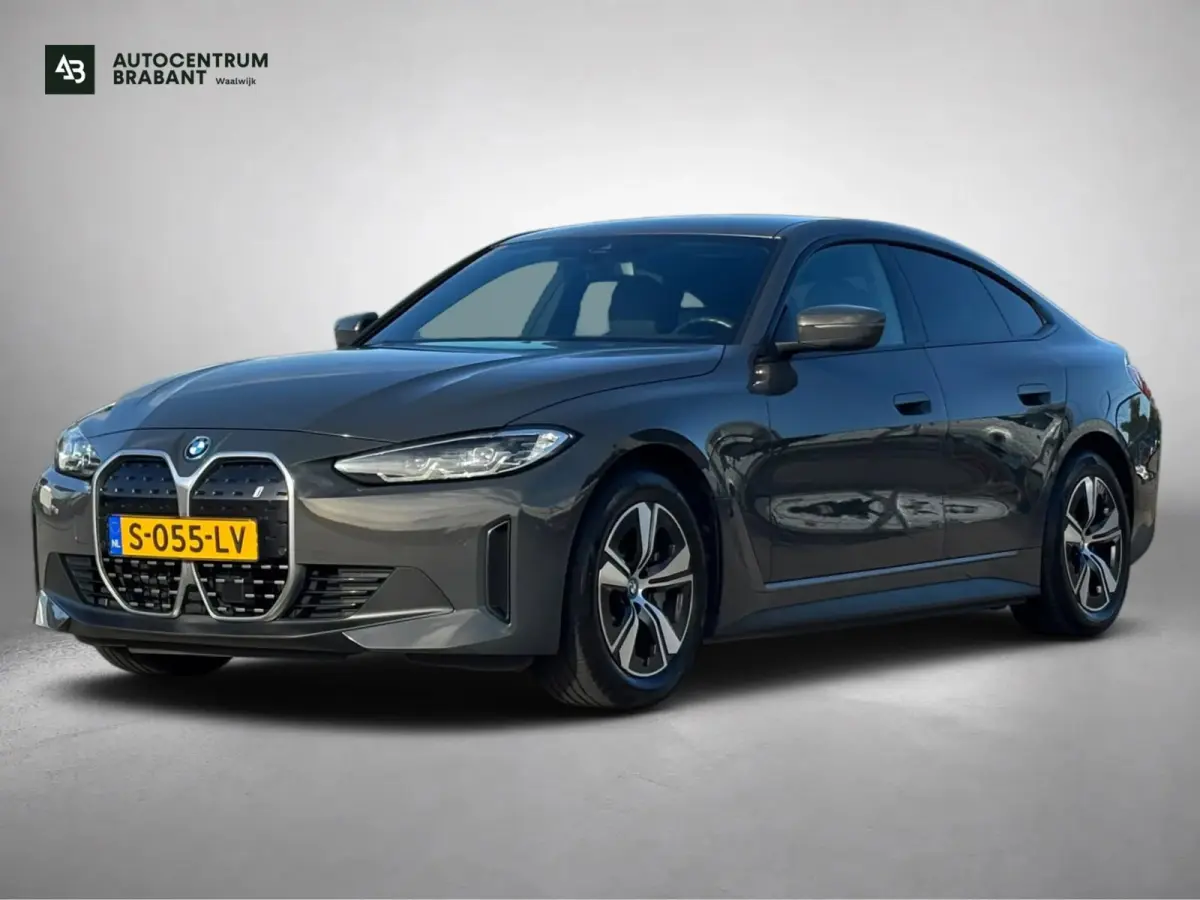 EDrive40 High Executive 84 kWh 96%SoH (NL-auto, 1e Eig, Dealer OndH, Trekhaak, Navi, Camera, Addpt Cruise, StoelV, Etc)