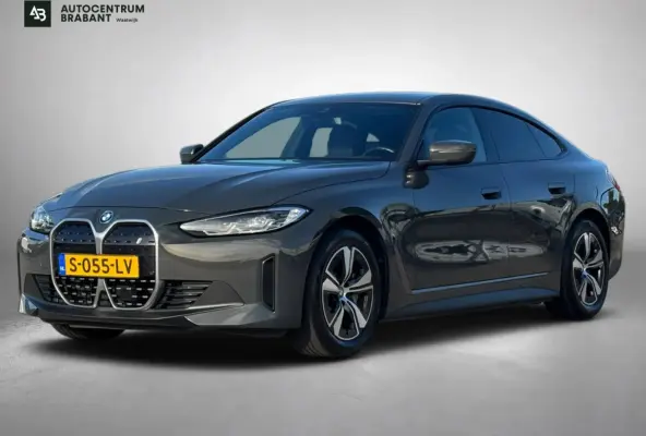 EDrive40 High Executive 84 kWh 96%SoH (NL-auto, 1e Eig, Dealer OndH, Trekhaak, Navi, Camera, Addpt Cruise, StoelV, Etc)
