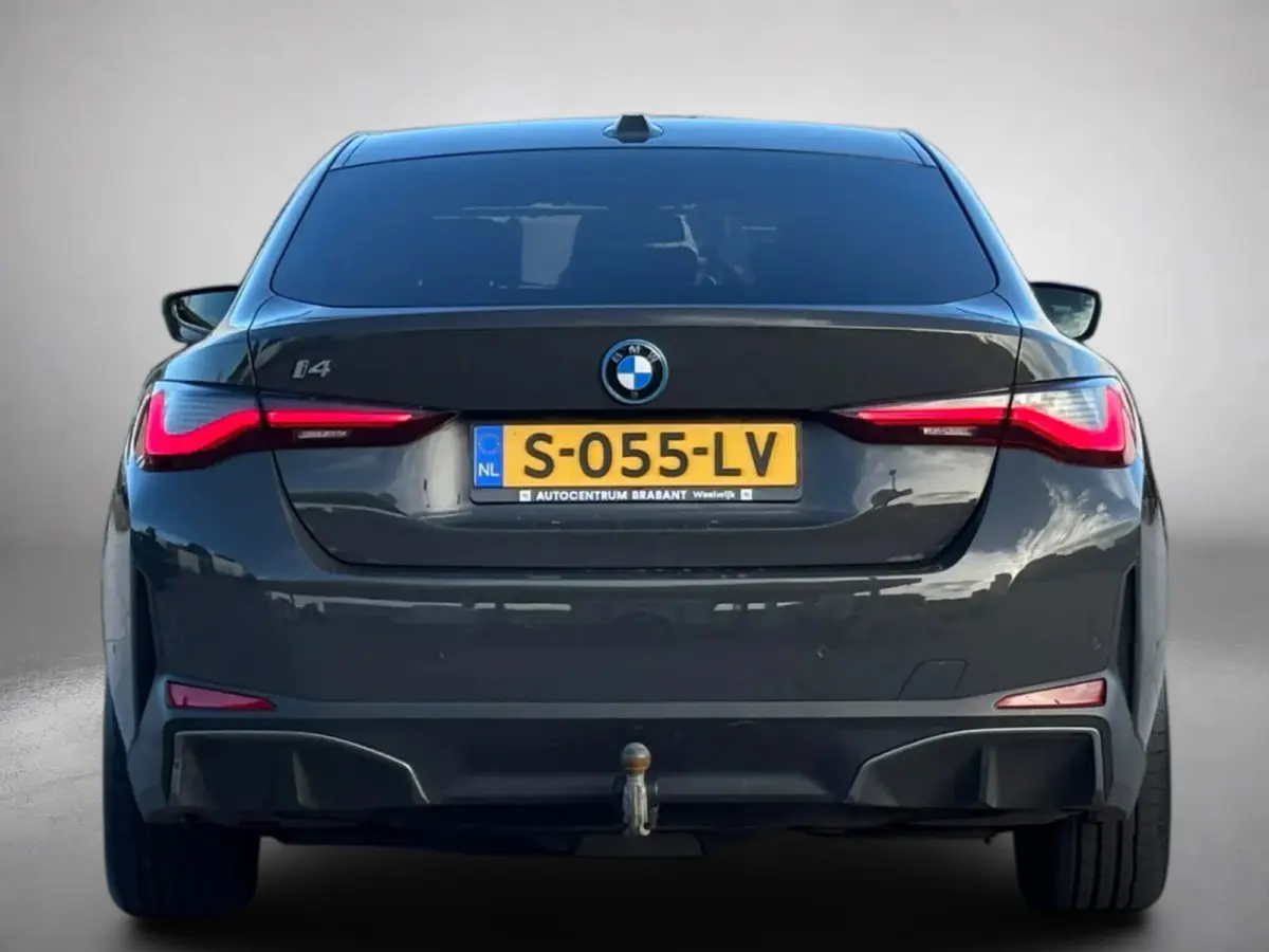 EDrive40 High Executive 84 kWh 96%SoH (NL-auto, 1e Eig, Dealer OndH, Trekhaak, Navi, Camera, Addpt Cruise, StoelV, Etc)