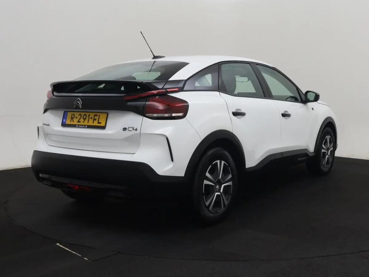 Live 50 kWh Carplay/Ecc/Cruise/Led/DaB 1e eigenaar
